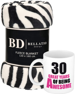 Bellatio Design Cadeau verjaardag 30 jaar vrouw set - Fleece plaid/deken zebra print met 30 great years awesome mok