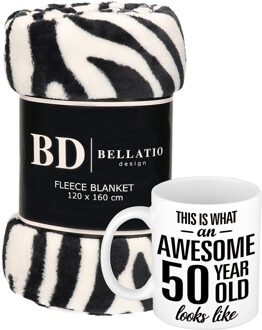 Bellatio Design Cadeau verjaardag 50 jaar/ Sarah vrouw set - Fleece plaid/deken zebra print met Awesome 50 year mok