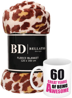 Bellatio Design Cadeau verjaardag 60 jaar vrouw set - Fleece plaid/deken panter print met 60 great years awesome mok