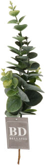 Bellatio Design Kunstbloem/kunsttak Eucalyptus Bella - 38 cm - donkergroen - kunst zijdebloemen