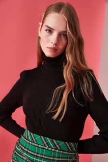 Black Turtleneck Knitwear Sweater TWOAW21KZ1279
