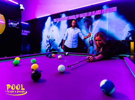 Blacklight Pool bij Flash & Smash