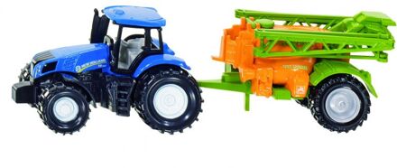 Blauwe tractor met veldspuit