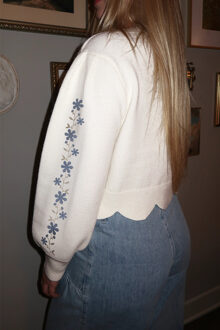Bloem geborduurde scallop trui - maat XL Ivoor
