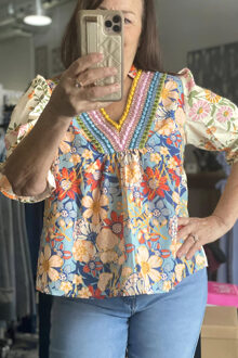 Bloemen V-hals 3/4 mouwshirt Lichtblauw