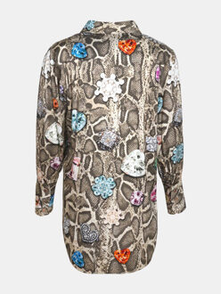 Blouse aachen in beige slangenprint met kleurrijke broches