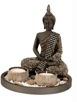 Boeddha beeldje met 2 kaarshouders op schaal - kunststeen - goud/zwart - 18 x 21 cm - deco artikel