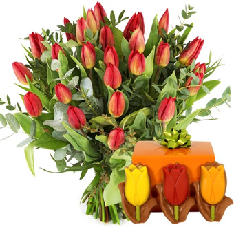 Boeket rode tulpen + tulpen chocolade