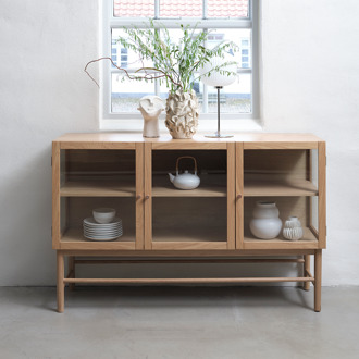 Boris eikenhouten dressoir naturel - met glazen deuren - 140 x 43 cm Bruin