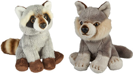 Bosdieren zachte pluche knuffels 2x stuks - Wasbeer en Wolf van 15 cm