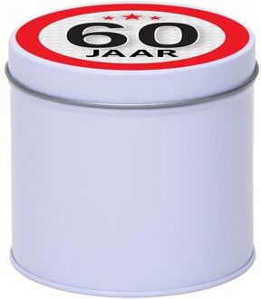 Cadeau koek of snoep blik - met 60 jaar opdruk sticker - 10 x 10 cm - Cadeauverpakking verjaardag