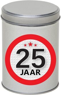Cadeau Snoepblik - 25 jaar verjaardag - 9 x 13 cm - Cadeauverpakking- metaal - met leeftijd sticker Zilver