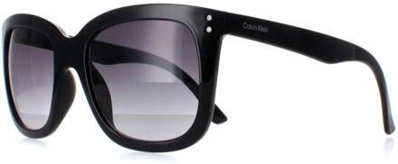 Calvin Klein CK22550S 001 glanzend zwart grijs gradiënt zonnebril