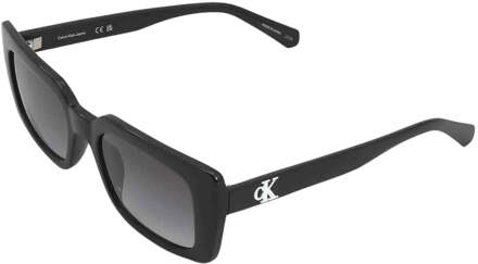 Calvin Klein CKJ22606 001 zwarte zonnebril - maat