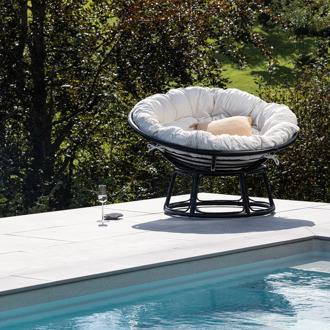 Camiel rotan loungestoel zwart - met wit zitkussen