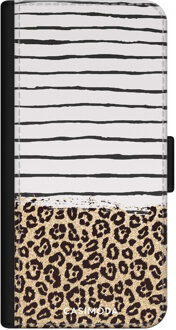 Casimoda iPhone 11 Pro flipcase - Leopard lines Bruin/beige