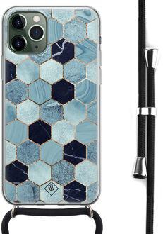 Casimoda iPhone 11 Pro hoesje met koord - Crossbody - Blue cubes Blauw
