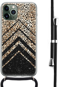 Casimoda iPhone 11 Pro hoesje met koord - Crossbody - Chevron luipaard Zwart
