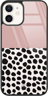Casimoda iPhone 12 glazen hardcase - Pink dots Roze