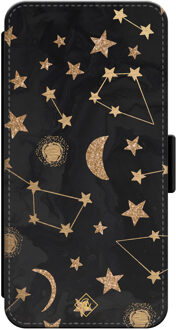 Casimoda iPhone 13 flipcase - Counting the stars Goudkleurig