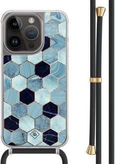Casimoda iPhone 13 Pro hoesje met zwart koord - Blue cubes Blauw