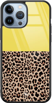 Casimoda iPhone 13 Pro Max glazen hardcase - Luipaard geel