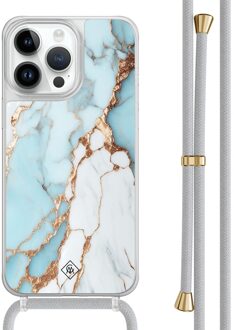 Casimoda iPhone 13 Pro Max hoesje met grijs koord - Marmer lichtblauw