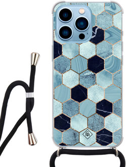 Casimoda iPhone 13 Pro Max hoesje met koord - Blue cubes Blauw