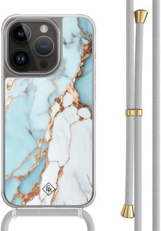 Casimoda iPhone 14 Pro hoesje met grijs koord - Marmer lichtblauw