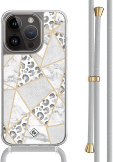 Casimoda iPhone 14 Pro hoesje met grijs koord - Stone & leopard Grijs/zilverkleurig