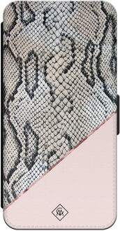 Casimoda iPhone 15 flipcase - Snake print roze Paars