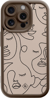 Casimoda iPhone 15 Pro bruine case - Abstract faces Bruin/beige