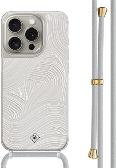 Casimoda iPhone 15 Pro hoesje met grijs koord - Abstract beige waves Bruin/beige