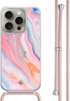 Casimoda iPhone 15 Pro hoesje met rosegoud koord - Pink glam Roze
