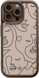 Casimoda iPhone 15 Pro Max bruine case - Abstract faces Bruin/beige