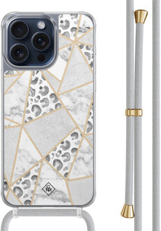 Casimoda iPhone 15 Pro Max hoesje met grijs koord - Stone & leopard Grijs/zilverkleurig