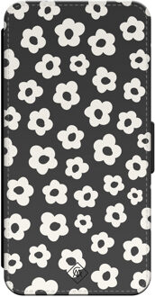 Casimoda iPhone 16 flipcase - Retro bloempjes Zwart