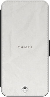 Casimoda iPhone 16 flipcase - Vive la vie Grijs/zilverkleurig
