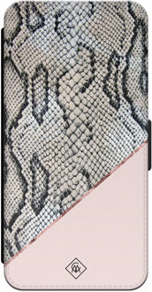 Casimoda iPhone 16 Pro flipcase - Snake print roze Paars