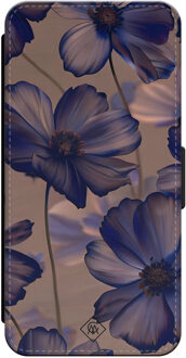 Casimoda iPhone 16 Pro flipcase - Twilight petals Paars