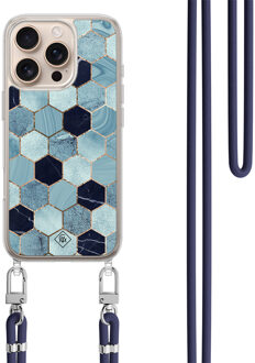 Casimoda iPhone 16 Pro hoesje met donkerblauw koord - Blue cubes