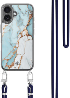 Casimoda iPhone 17 hoesje met donkerblauw koord - Marmer lichtblauw
