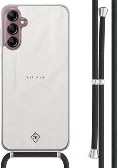 Casimoda Samsung Galaxy A14 hoesje met koord - Vive la vie Grijs/zilverkleurig