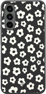 Casimoda Samsung Galaxy A26 hoesje - Retro bloempjes Zwart