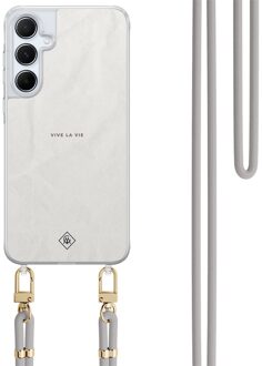 Casimoda Samsung Galaxy A35 hoesje met grijs koord - Vive la vie Grijs/zilverkleurig