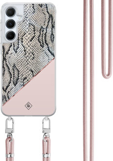 Casimoda Samsung Galaxy A55 hoesje met rosegoud koord - Snake print Roze