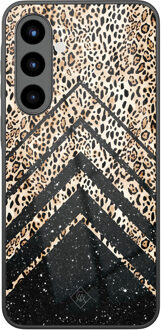 Casimoda Samsung Galaxy A57 glazen hardcase - Chevron luipaard Zwart