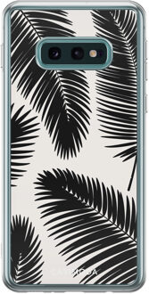Casimoda Samsung Galaxy S10e siliconen telefoonhoesje - Palm leaves silhouette Zwart