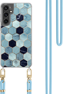 Casimoda Samsung Galaxy S23 FE hoesje met blauw koord - Blue cubes