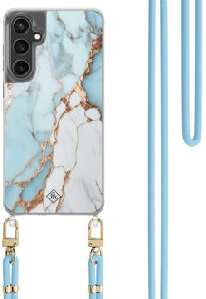 Casimoda Samsung Galaxy S24 FE hoesje met blauw koord - Marmer lichtblauw